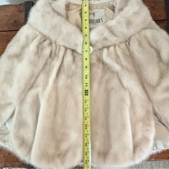 Vintage Madison’s Store Cream Cape Luxurious Faux Fur - Picture 6 of 10